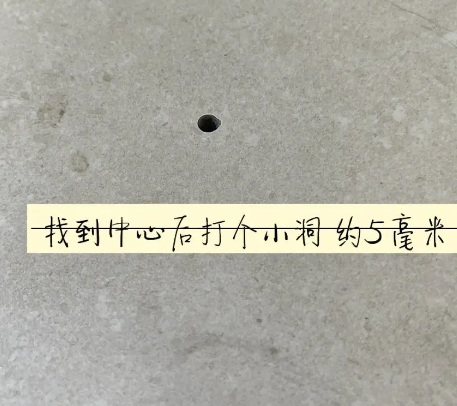 五原瓷砖空鼓维修公司专业解答在瓷砖铺贴过程中，如果砂料搅拌不均匀，将会带来以下问题